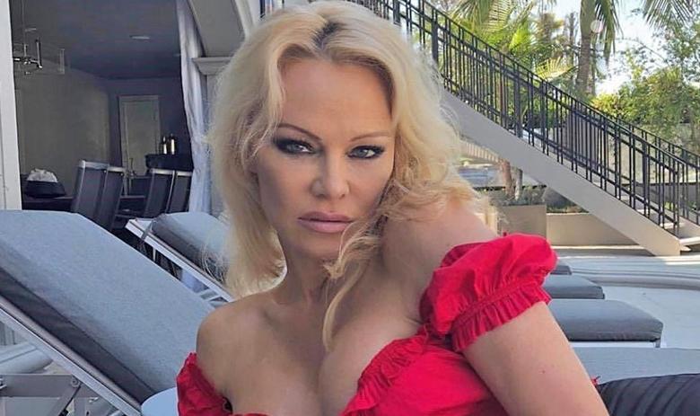 Памела Андерсон