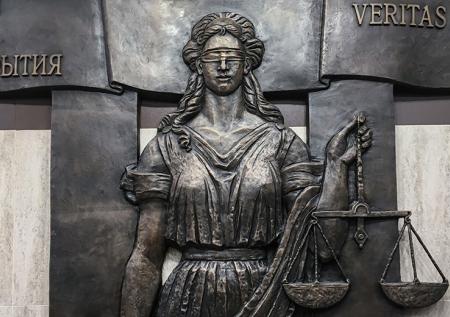 Судебные парадоксы: 5 лет за твит и 10 суток за опасные выходки на дороге 
