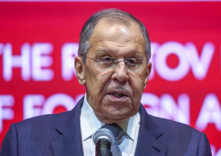 Лавров заявил об угрозе горячей фазы холодной войны