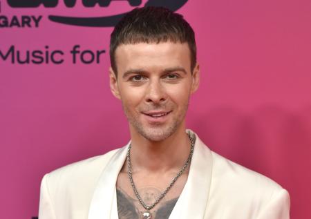 Своих не нашлось: украинец Барских стал лучшим певцом по версии MTV Russia