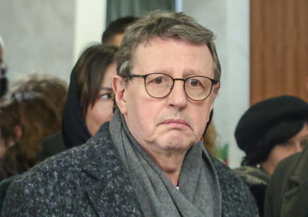 Сын Александра Ширвиндта показал памятник отцу на Новодевичьем кладбище