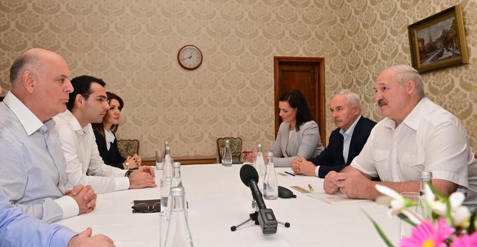 Встреча президента Белоруссии Александра Лукашенко с абхазским коллегой Асланом Бжания