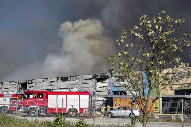 Крупный пожар в торговом центре Marywilska, 44 в районе Бяглолека в Варшаве