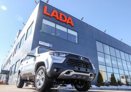 АвтоВАЗ — все? Что убивает автопром в России, кто вытесняет Lada с рынка