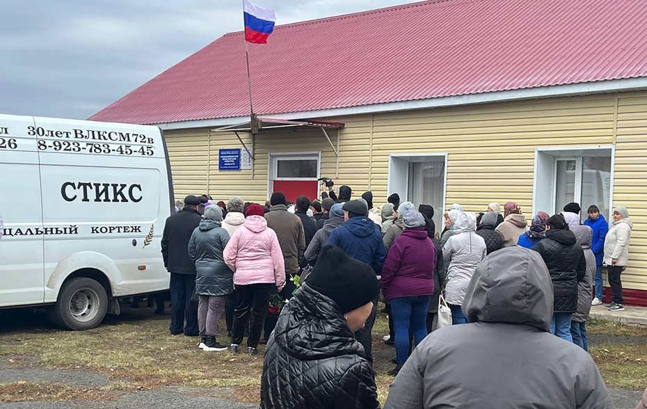 Поселок Красная Сопка. Похороны детей, погибших от отравления