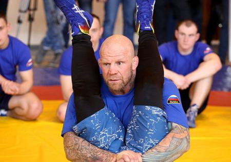 Как боец MMA спас «партию власти»