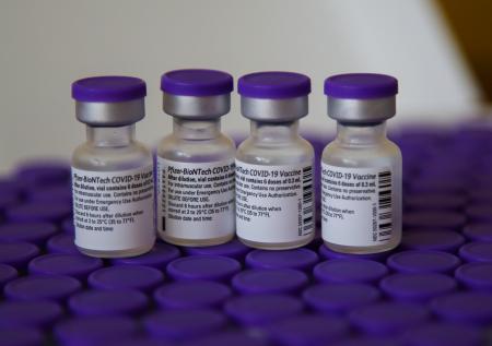 Pfizer заявил о безопасности и эффективности своей вакцины для детей