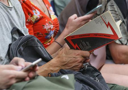 В московском метро назвали самые популярные среди пассажиров книги 