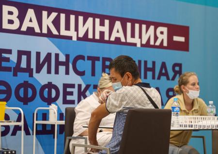 Иммунолог призвал власти к жёстким мерам в вопросах вакцинации от COVID