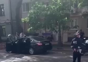 В центре Москвы нашли брошенный автомобиль с оружием