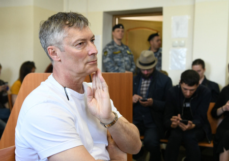 Суд огласил приговор Ройзману