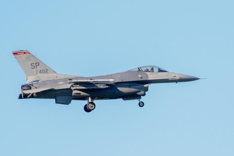 Истребитель F-16