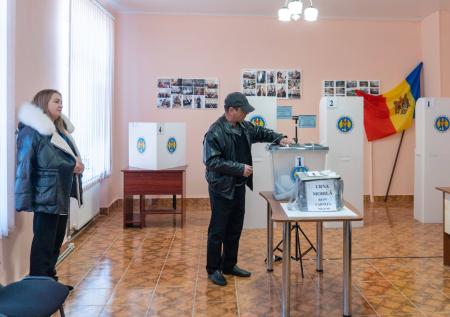 ЦИК Молдавии обнародовала первые данные по выборам президента