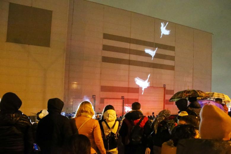 Проекция «Летят журавли» на здании Crocus City Hall в память о жертвах теракта