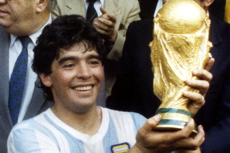Сборная Аргентины выигрывает финал чемпионата мира по футболу 1986 года со счётом 3:2 против Германии