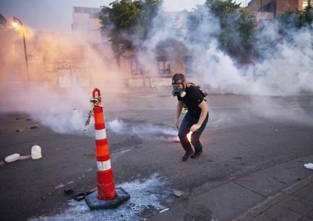 Применение полицией в США слезоточивого газа против прессы попало на видео