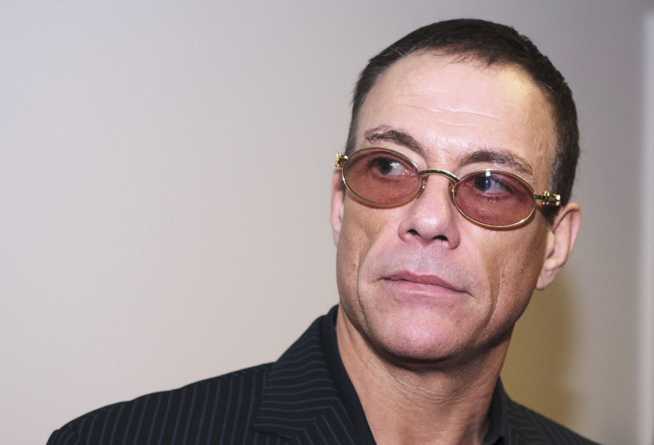 «У тех, кто ушел, порваны рты»: Ван Дамм насиловал невольных проституток?