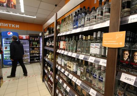 Россиянам назвали способ отличить настоящий алкоголь от поддельного