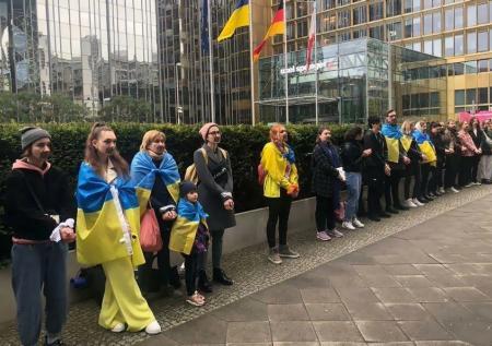 В Берлине активисты потребовали уволить Овсянникову из Die Welt