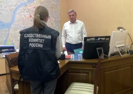 На экс-чиновника в Петербурге завели дело из-за крупной взятки