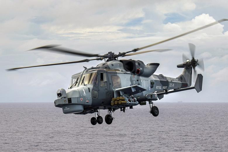 Вертолет HMS Defender Wildcat с ракетами Martlet