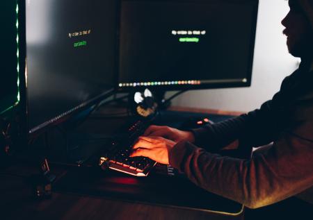 Спецоперация в Сети: Интернет стал театром боевых действий