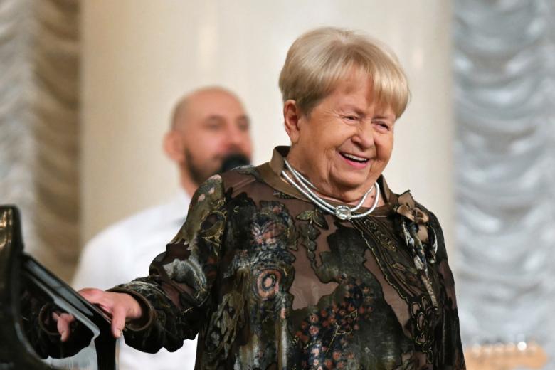 Александра Пахмутова
