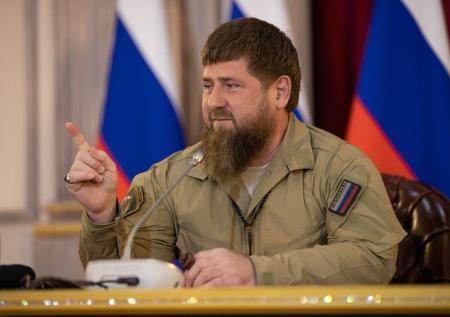 «Лагерь в фашистской Германии»: Кадыров показал условия жизни военных ВСУ