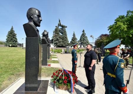 В Донецке открыли бюст Героя России и ДНР Владимира Жоги