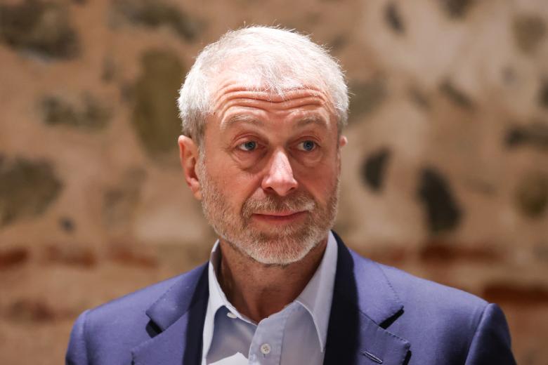 Турция. Стамбул. Бизнесмен Роман Абрамович во время российско-украинских переговоров во дворце Долмабахче
