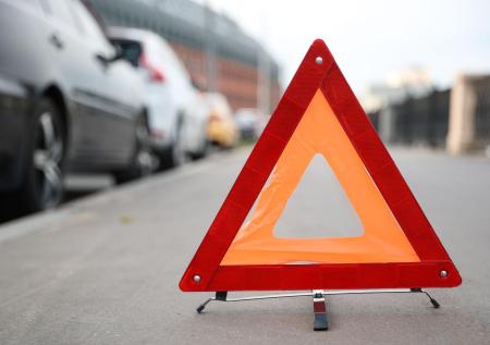 В массовом ДТП с автобусом погиб человек, а у автомобиля вырвало двигатель