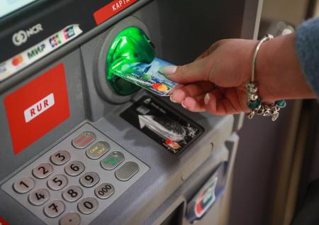 Жене умершего футболиста «Локомотива» Самохвалова за сутки перевели 7 млн
