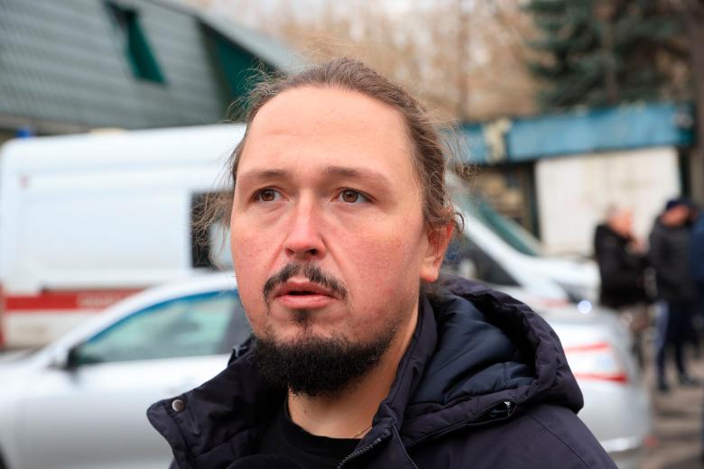 Лука Сафронов на церемонии прощания с рэпером Пашей Техником