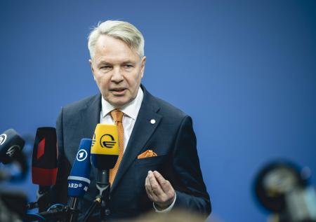 Глава МИД Финляндии заявил о «железном занавесе» между Россией и Западом