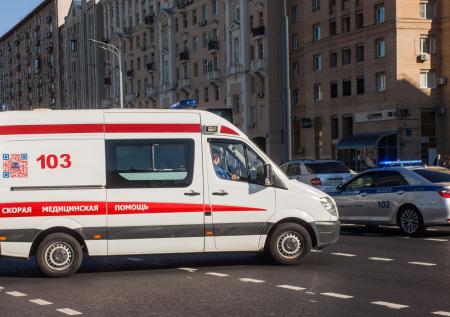 Мужчина пострадал при обрушении плитки с потолка общепита в Москве