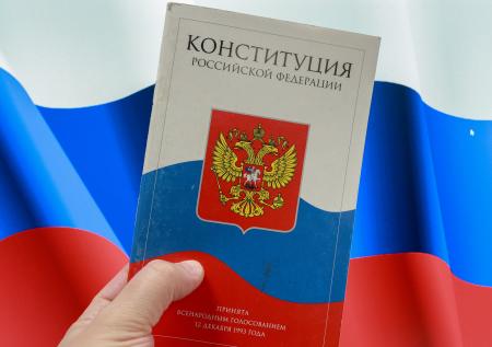 Медведев считает, что поправки в Конституцию укрепят суверенитет РФ в Крыму