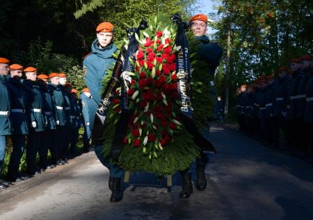 Главу МЧС Евгения Зиничева похоронили в Санкт-Петербурге