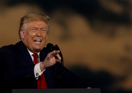 Трамп назвал фейком сообщение о своих микроинсультах