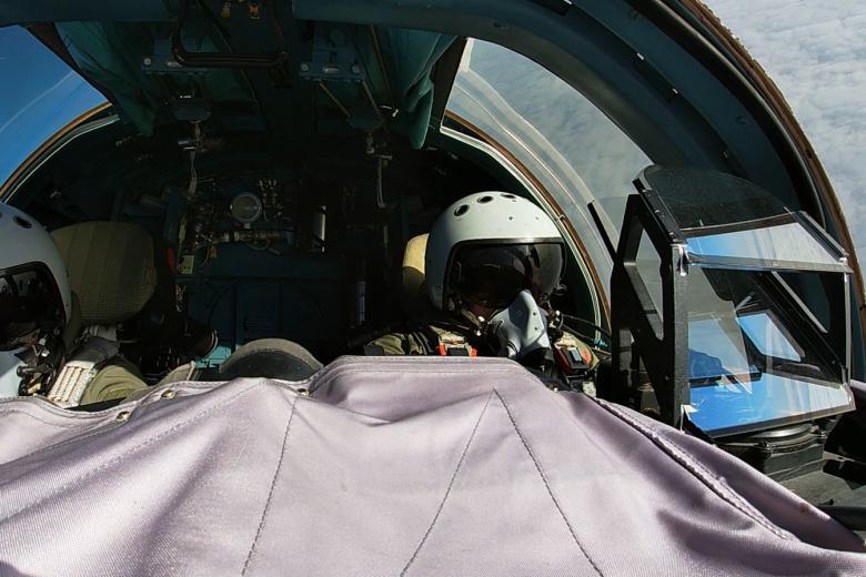 Экипаж истребителя-бомбардировщика Су-34