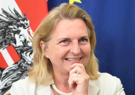 Экс-глава МИД Австрии покинула совет директоров «Роснефти»