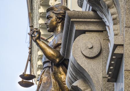 Верховный суд предложил не прекращать дела о клевете при примирении сторон