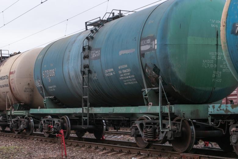 Цистерны с нефтью