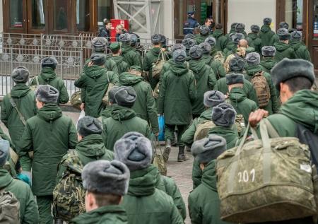 В Госдуме оценили предложение продлить срочную службу