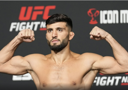В США отменили поединок двух россиян за титул чемпиона UFC