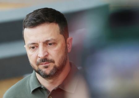 Зеленский назвал крайне сложной ситуацию на двух направлениях