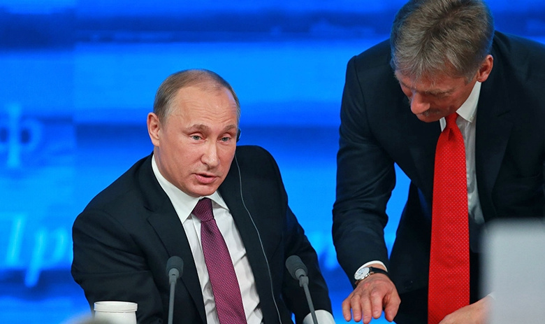 Президент РФ Владимир Путин и Дмитрий Песков