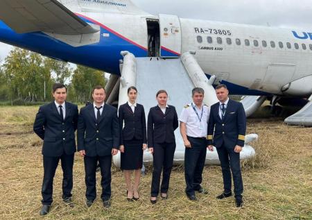 Пилотов экстренно севшего под Новосибирском Airbus представят к наградам