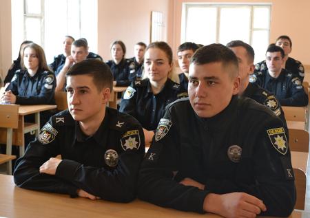 Госдеп обеспечит полицейскую академию Украины гантелями и тренажёрами