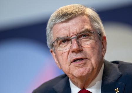Президент ассоциации бокса призвал Баха встать на колени из-за Хелиф