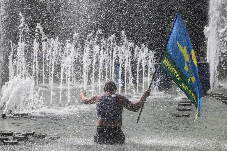 Празднование Дня Воздушно-десантных войск в парке Горького в Москве